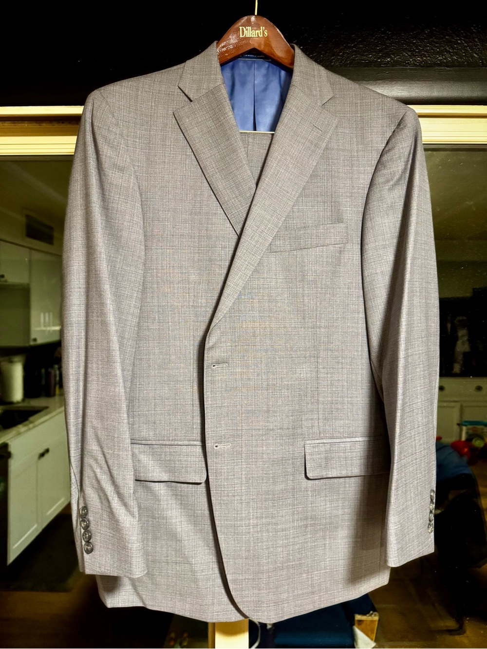 Hart Schaffner Marx Light Gray Textured Men's 2 Piece Tailored Suit Made in USA.